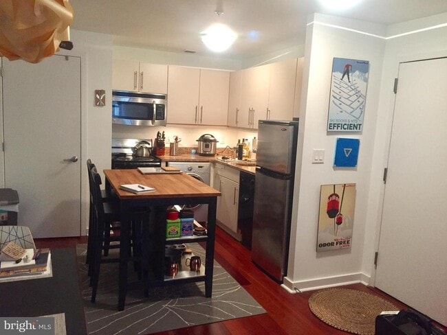 Building Photo - 219 S 18th St Unit 501