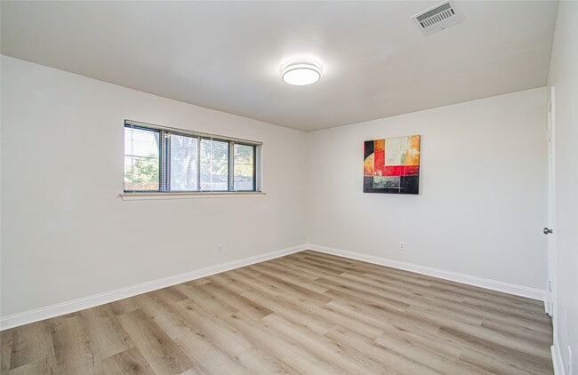 Photo - 5926 Ettrick Dr