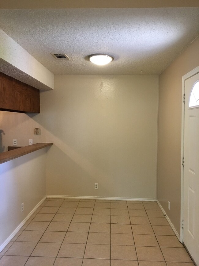 Photo - 906 Sirocco Dr Unit A