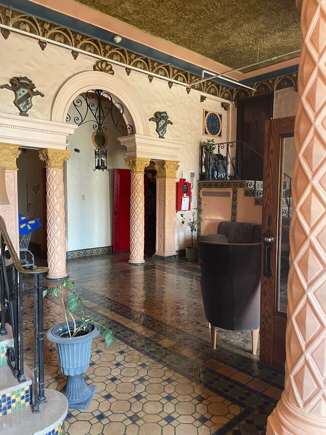 Photo - Riviera Apartments