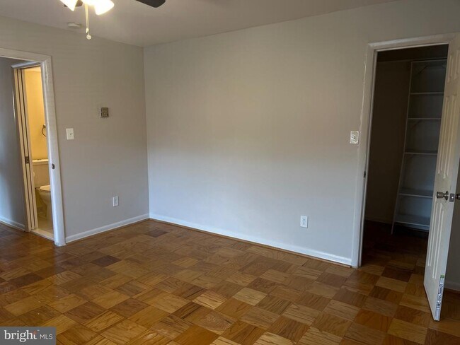 Photo - 1508 S George Mason Dr Unit 13