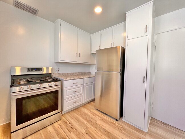 Photo - 6015 Cahuenga Blvd Unit #