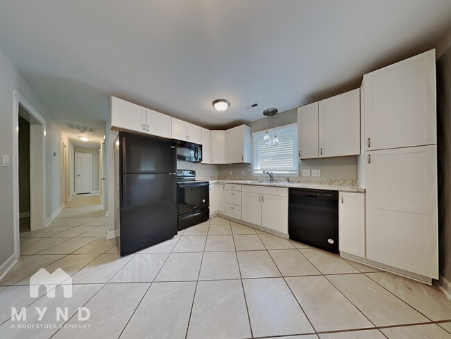 Photo - 526 Stratford Rd