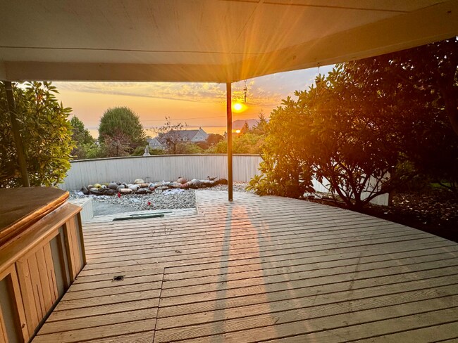 Photo - 10709 Marine View Dr Unit Studio