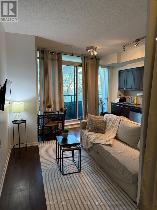 Photo - 209 Fort York Blvd Unit 368