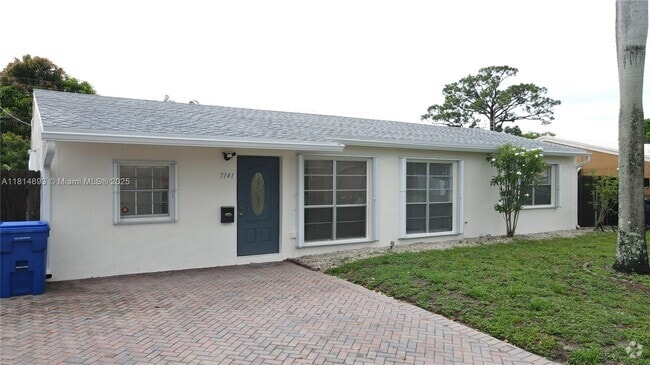 Building Photo - 7141 Hope St Rental
