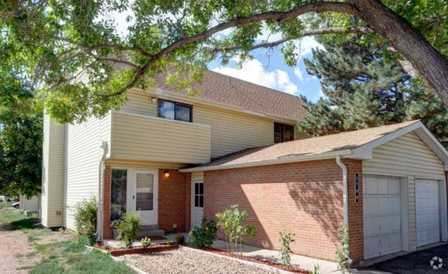 Building Photo - 3B/2.5B Updated Lafayette End-Unit Townhou... Rental