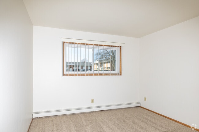 2BR, 1BA - 840SF