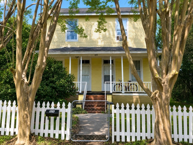 Building Photo - 604 Kentucky St