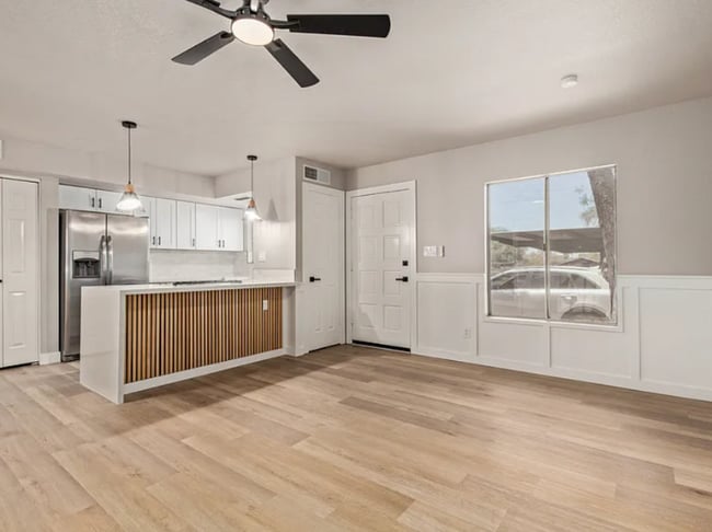 Photo - 10015 N 14th St