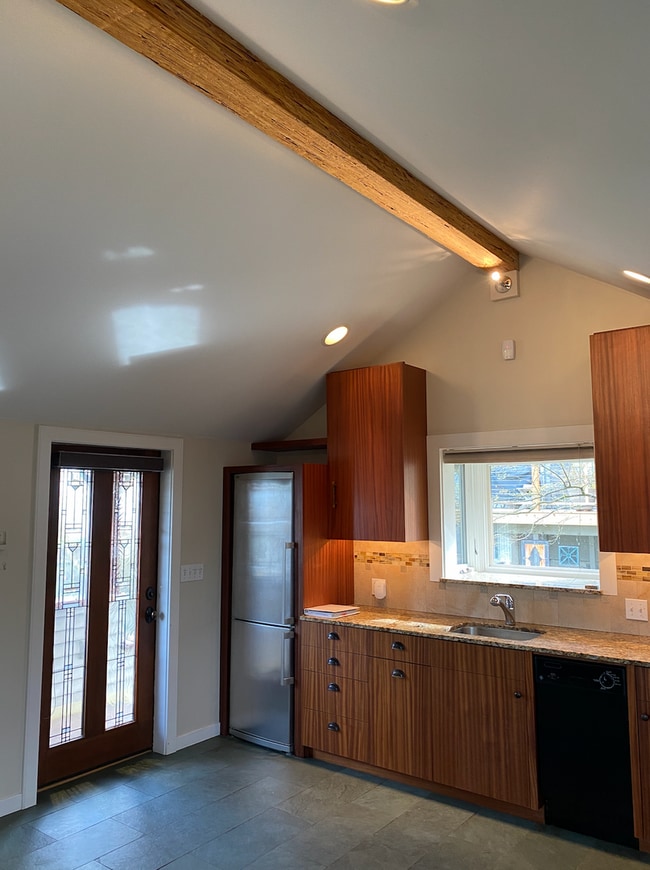 Building Photo - Beacon Hill Guest Cottage