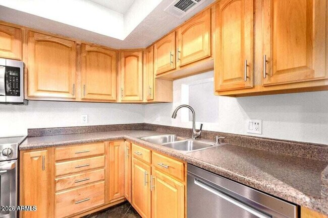 Photo - 1530 S River Dr