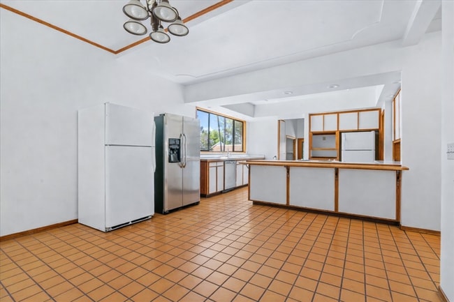 Photo - 561 Luneta Dr