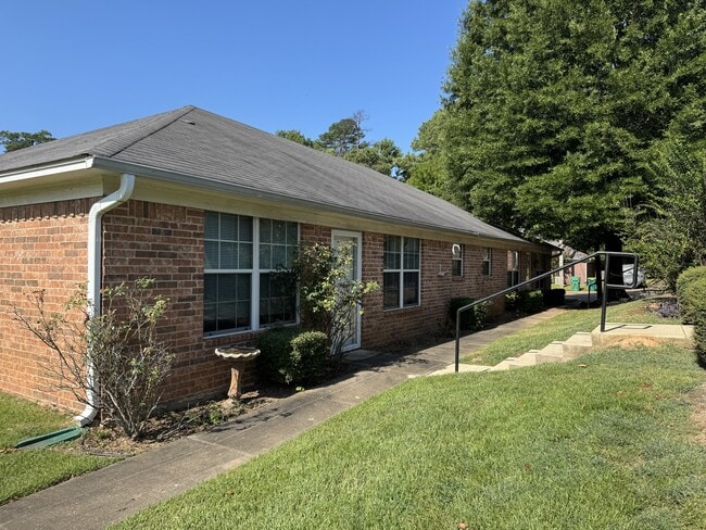 Building Photo - 4843 N Park Rd