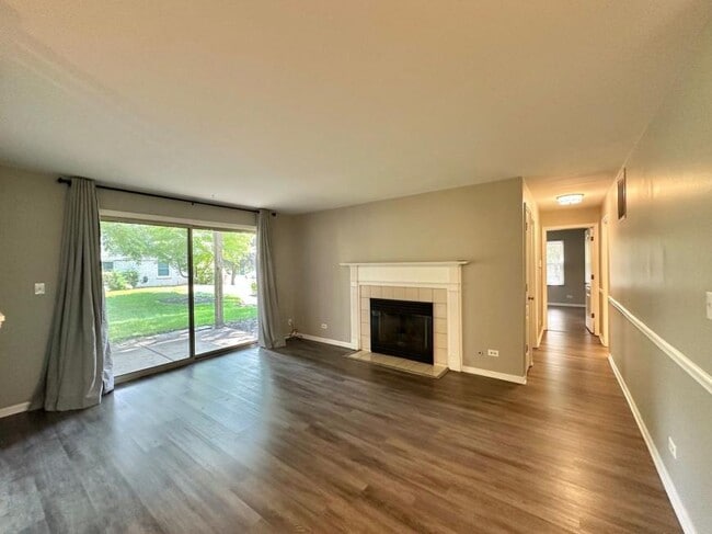 Building Photo - 2 bedroom in Winfield IL 60190 Unit 204 Rental