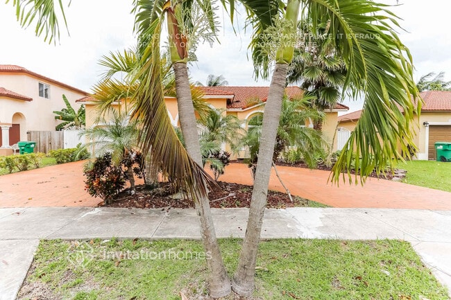 Building Photo - 5851 SW 163rd Pl