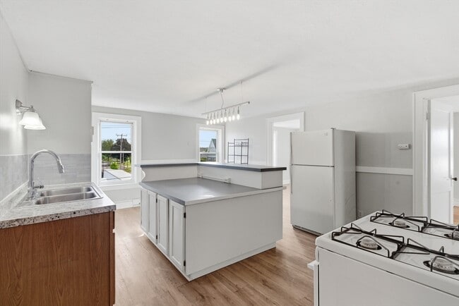 Building Photo - 293 Clemente St Unit 3R