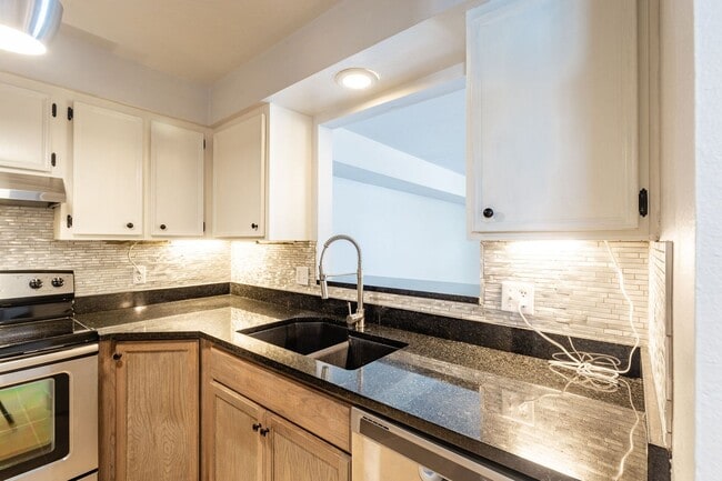 Photo - Newly Renovated 2 Bed 1.5 Bath Townhouse