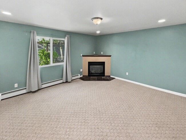 Photo - 617 N St
