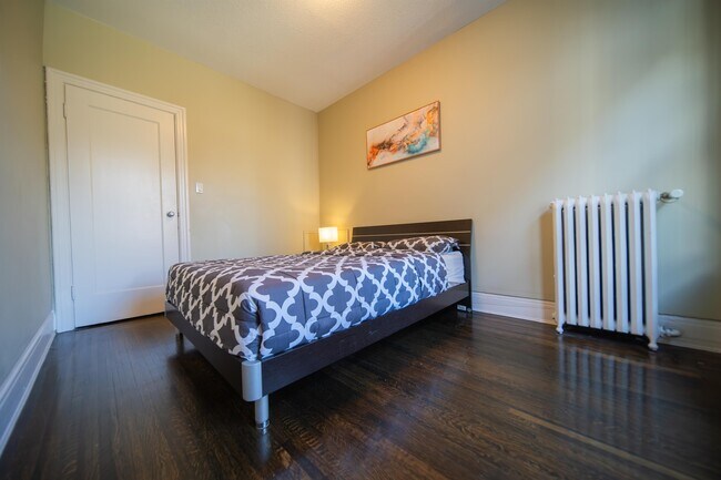 Photo - 935 Jervis St Unit 4