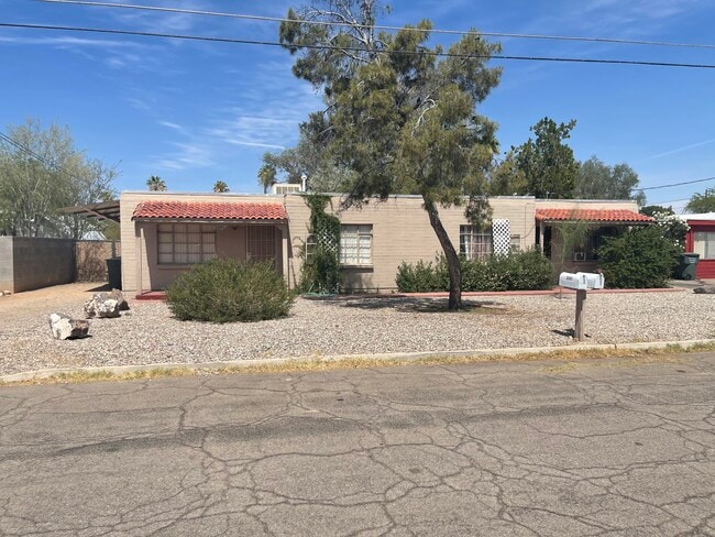 Building Photo - 3241 N Anderson Dr Rental
