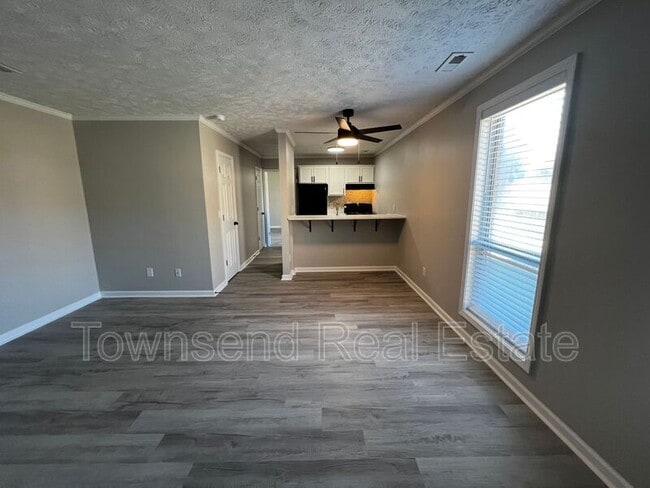 Building Photo - 5858-B Century Oaks Drive