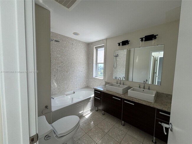 Photo - 185 SW 7th St Unidad 601
