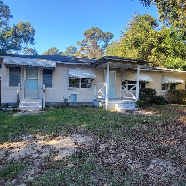 Building Photo - 112 Circle Dr