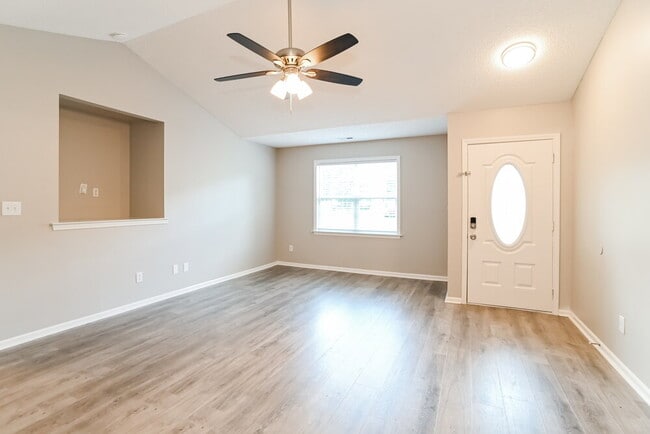 Photo - 3112 Queensdale Dr