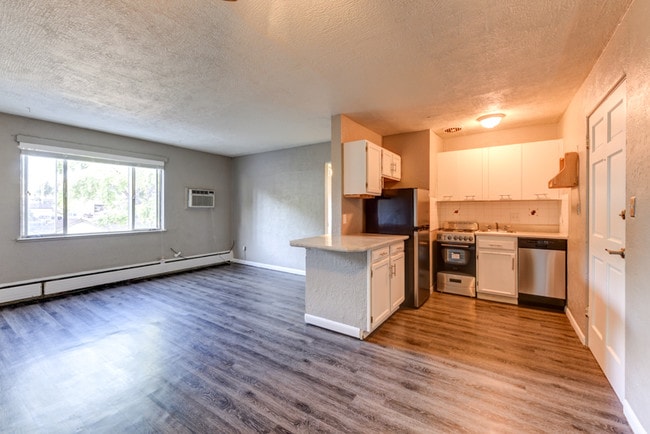 Photo - Lynwood Apartments