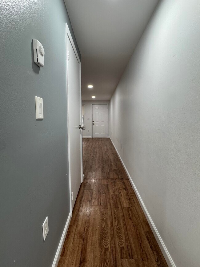 Photo - 375 WHITON St