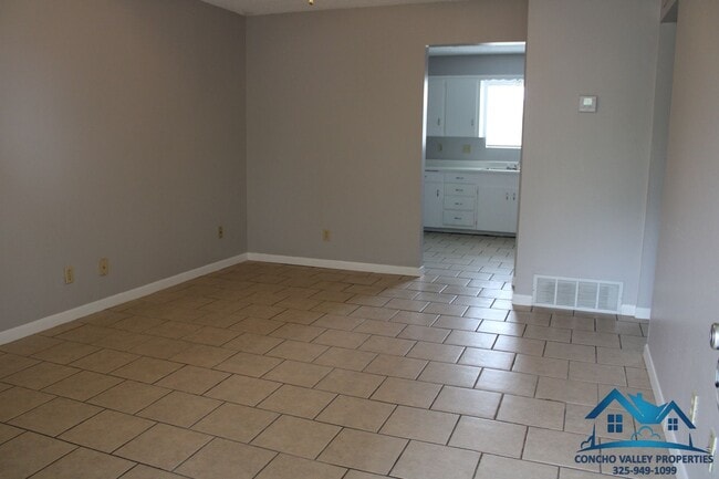 Photo - For Rent - 2 Bed/1 Bath Duplex by Base