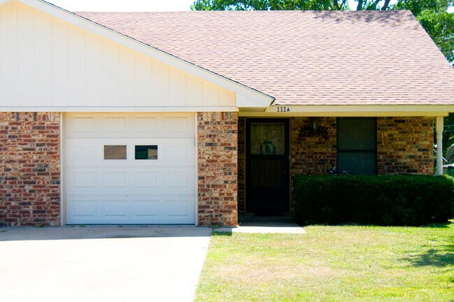 Photo - 111 Willow Ln