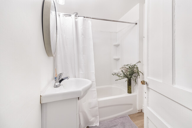 Photo - 1496 Drouillard Rd