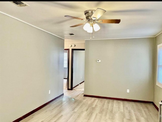 Photo - 309 E 12th St