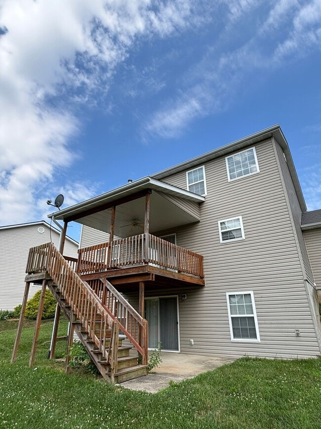 Photo - 423 Larkway Dr