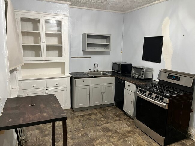 Building Photo - 77 Calyer St Unit #3