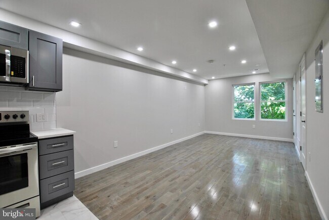 Photo - 2153 N 19th St