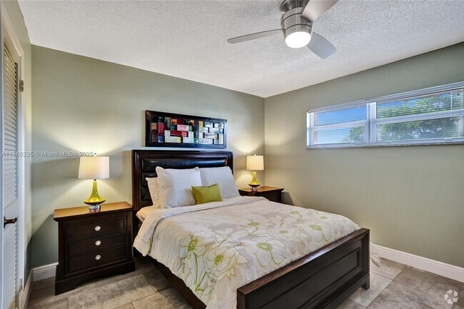 Building Photo - 400 S Hollybrook Dr Unit 303 Rental