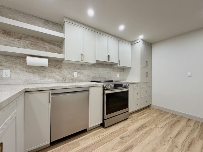 48 W Broadway