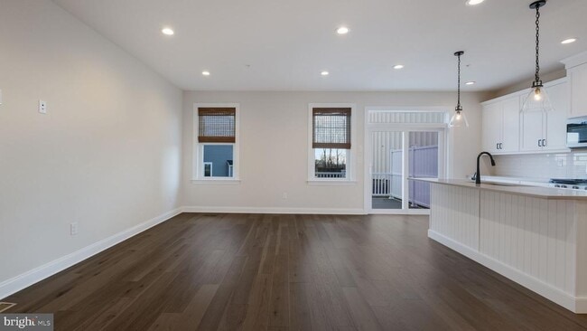 Photo - 208 Foxhedge Rd