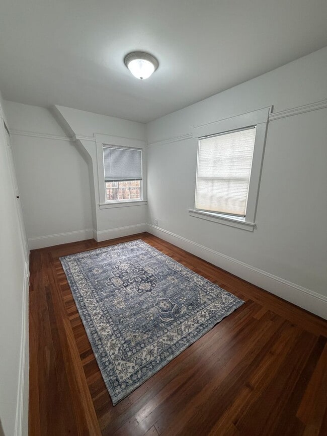 Photo - 879 E 28th St Unidad B