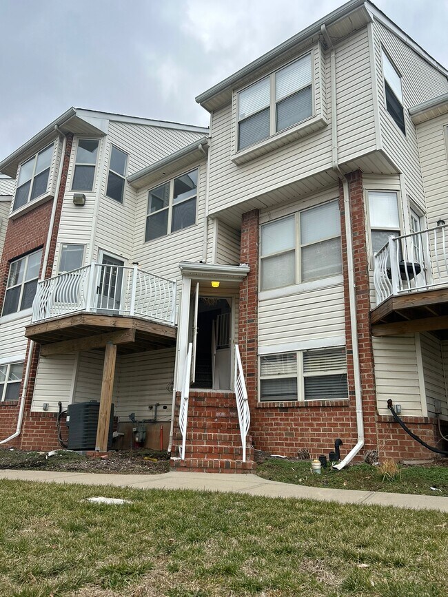 Front view - 748 Harbortown Blvd Townhome