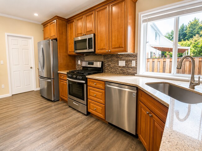 Photo - Beautiful 5 Bedroom Home!