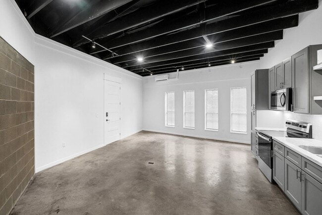 Building Photo - 1103 Dumble St Unit B