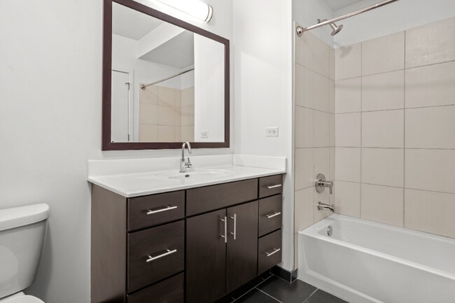 Photo - 3720 N Halsted St