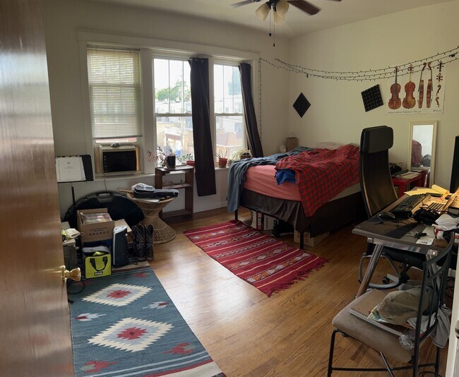 Photo - 3840 W Roscoe St Unidad 2