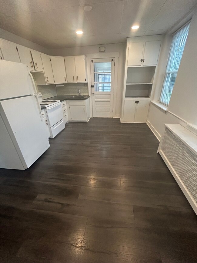 Building Photo - 304 S State St Unit 304 -1 Upstairs Rental