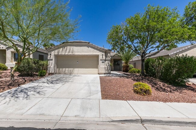 Building Photo - This  one-story home is located in the hea...