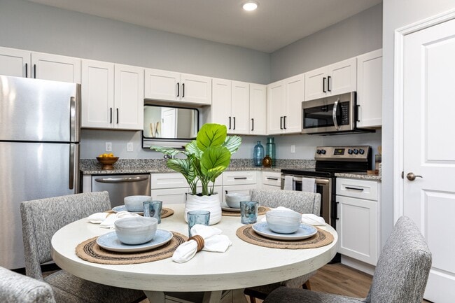 Building Photo - West Shire Ph 1 / West Shire Ph 2